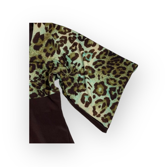 Linda Segal ⌘ Braided Belt Plunging Neckline Top ⌘ Chocolate Mint Leopard ⌘ L ⌘ - Picture 13 of 16